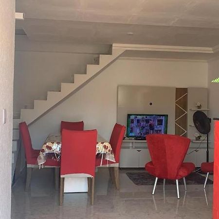 Apartamento Duplex Mobiliado Em São Pedro da Aldeia Екстериор снимка